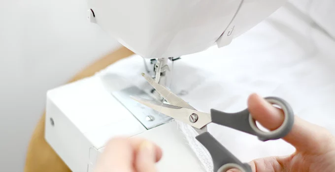 cutting sewing machine thread